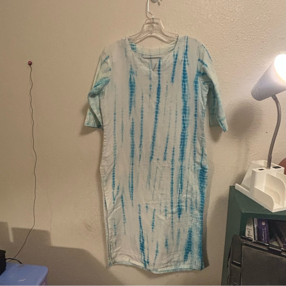 Blue and white tie die pattern night gown - Picture 5 of 10